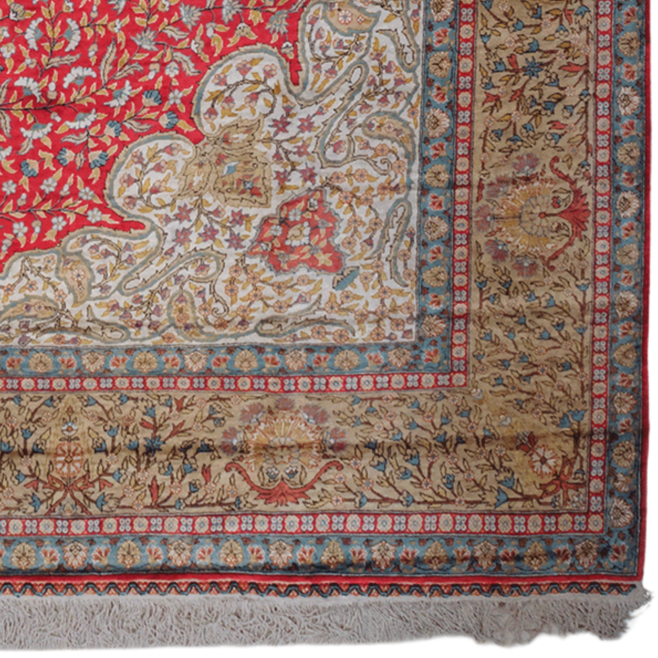 20th Century Kayseri Silk Carpet In Good Condition For Sale In Sultanahmet, 34
