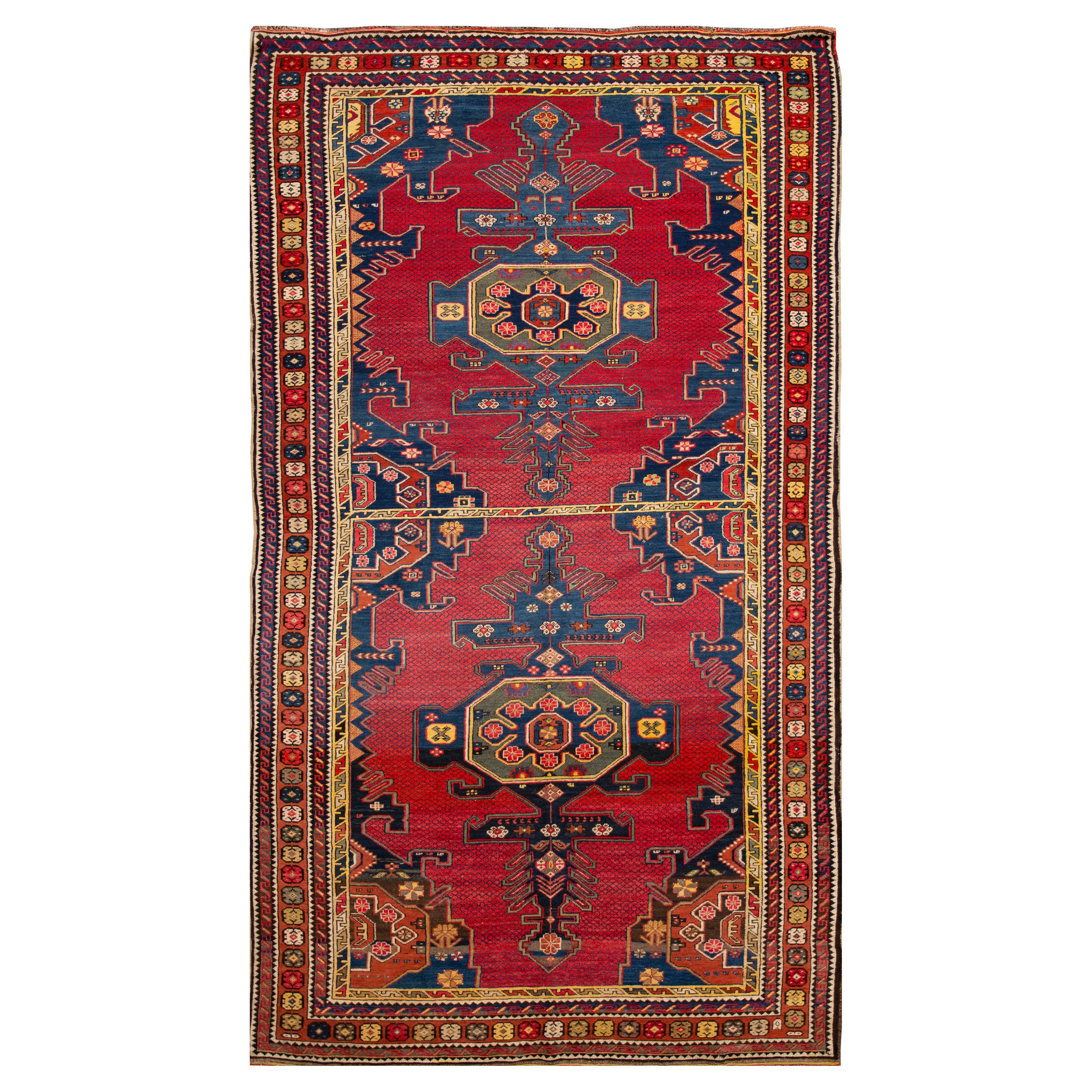 20ème siècle  Tapis de couloir en laine Kazak avec motif tribal rouge