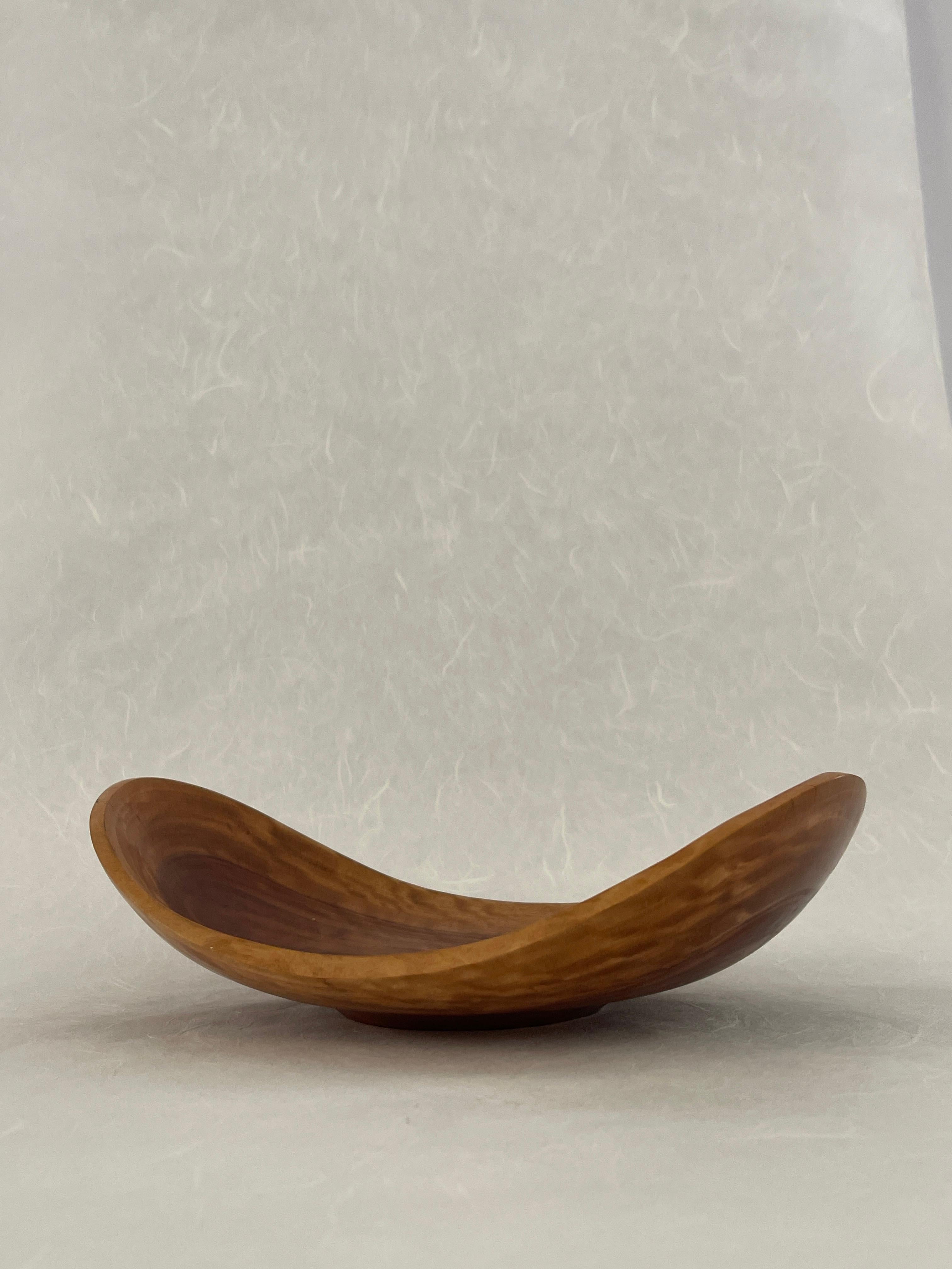 Minimalist 20th Century Ken Waller Hand Carved Eucalyptus Catchall Bowl For Sale