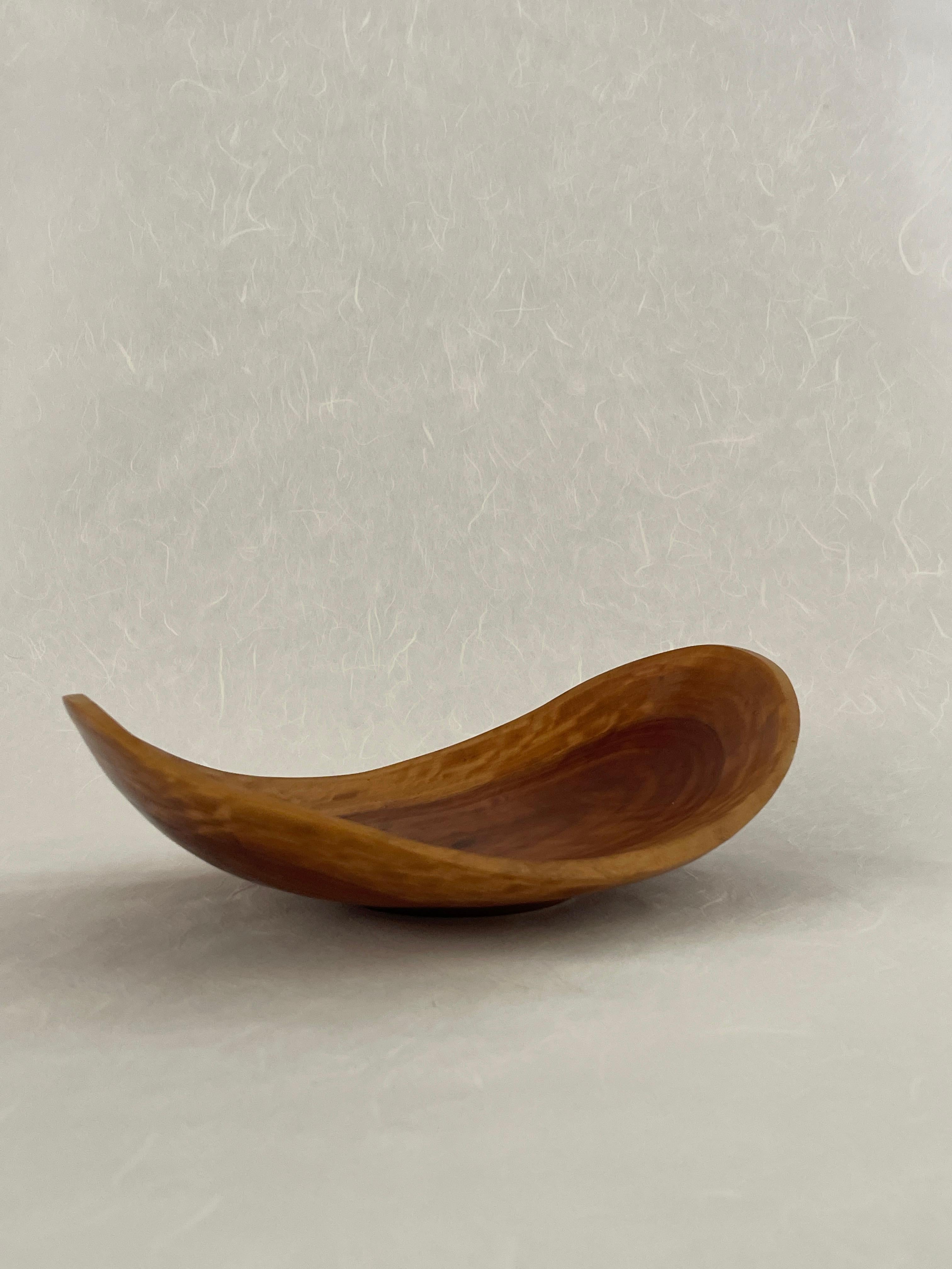 Hand-Carved 20th Century Ken Waller Hand Carved Eucalyptus Catchall Bowl For Sale