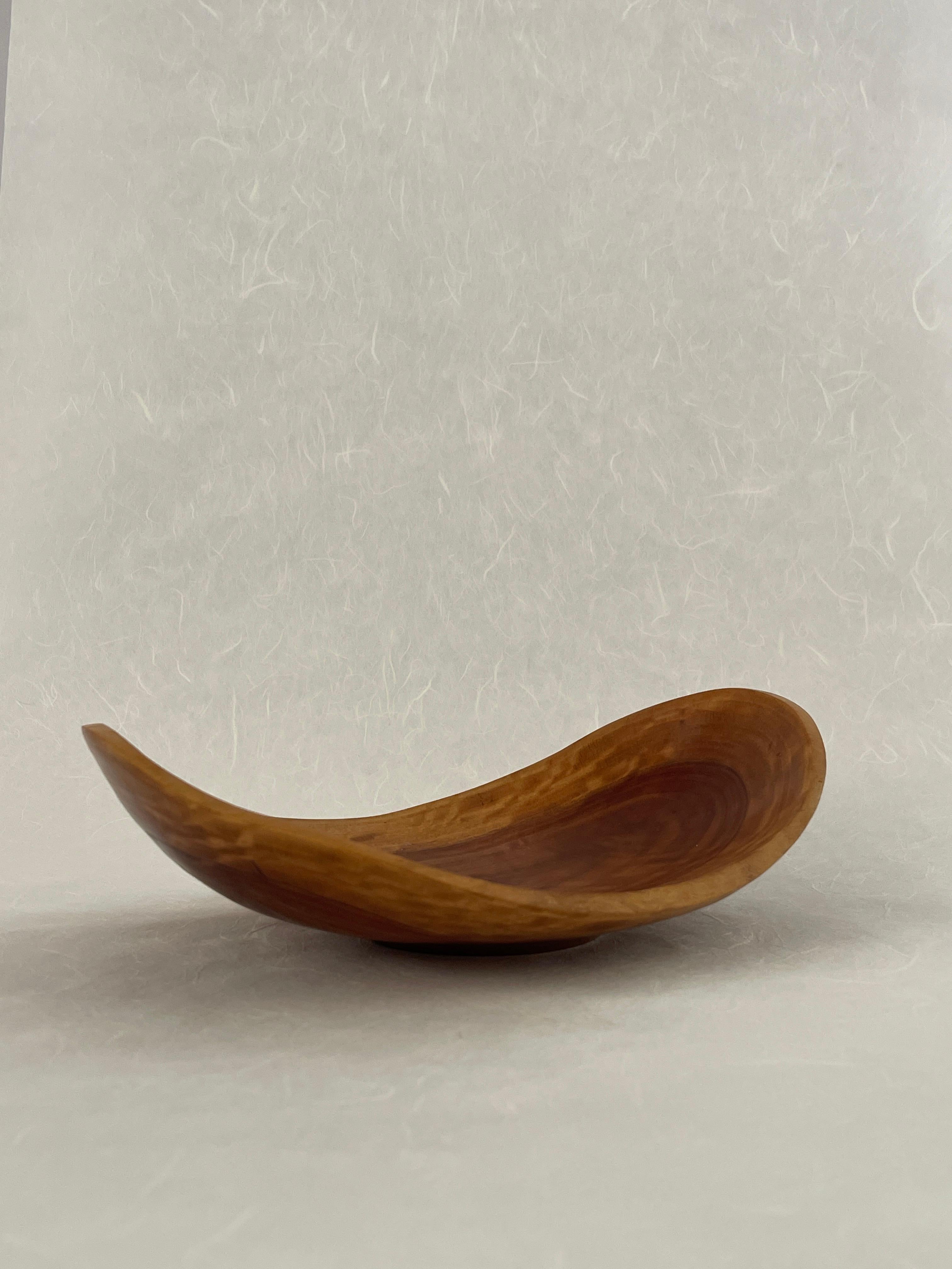 20th Century Ken Waller Hand Carved Eucalyptus Catchall Bowl In Good Condition For Sale In Miami, FL