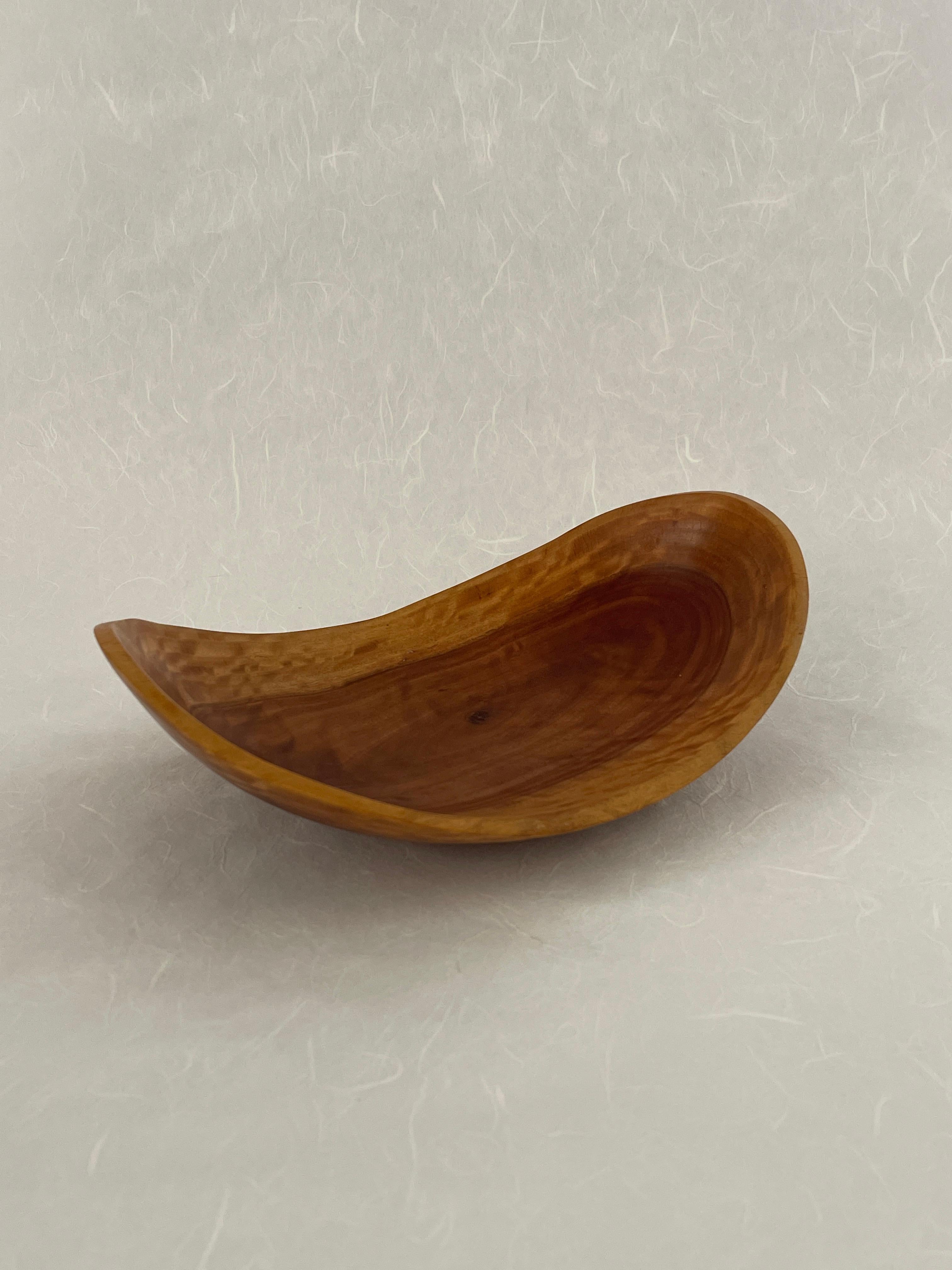 Late 20th Century 20th Century Ken Waller Hand Carved Eucalyptus Catchall Bowl For Sale