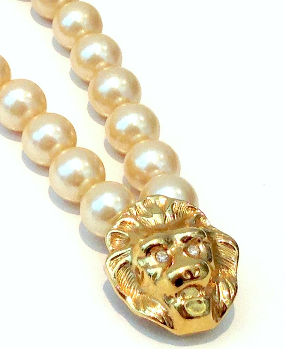 Contemporary 20th Century Kenneth Jay Lane Double Strand Faux Pearl & Gold Lion Head Necklace