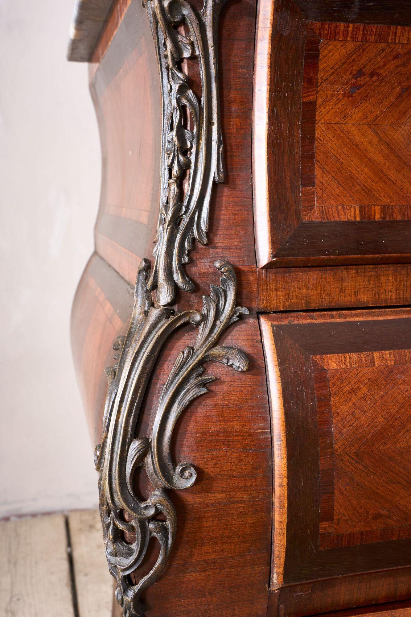 20th century kingwood chest of drawers with marble top For Sale 1
