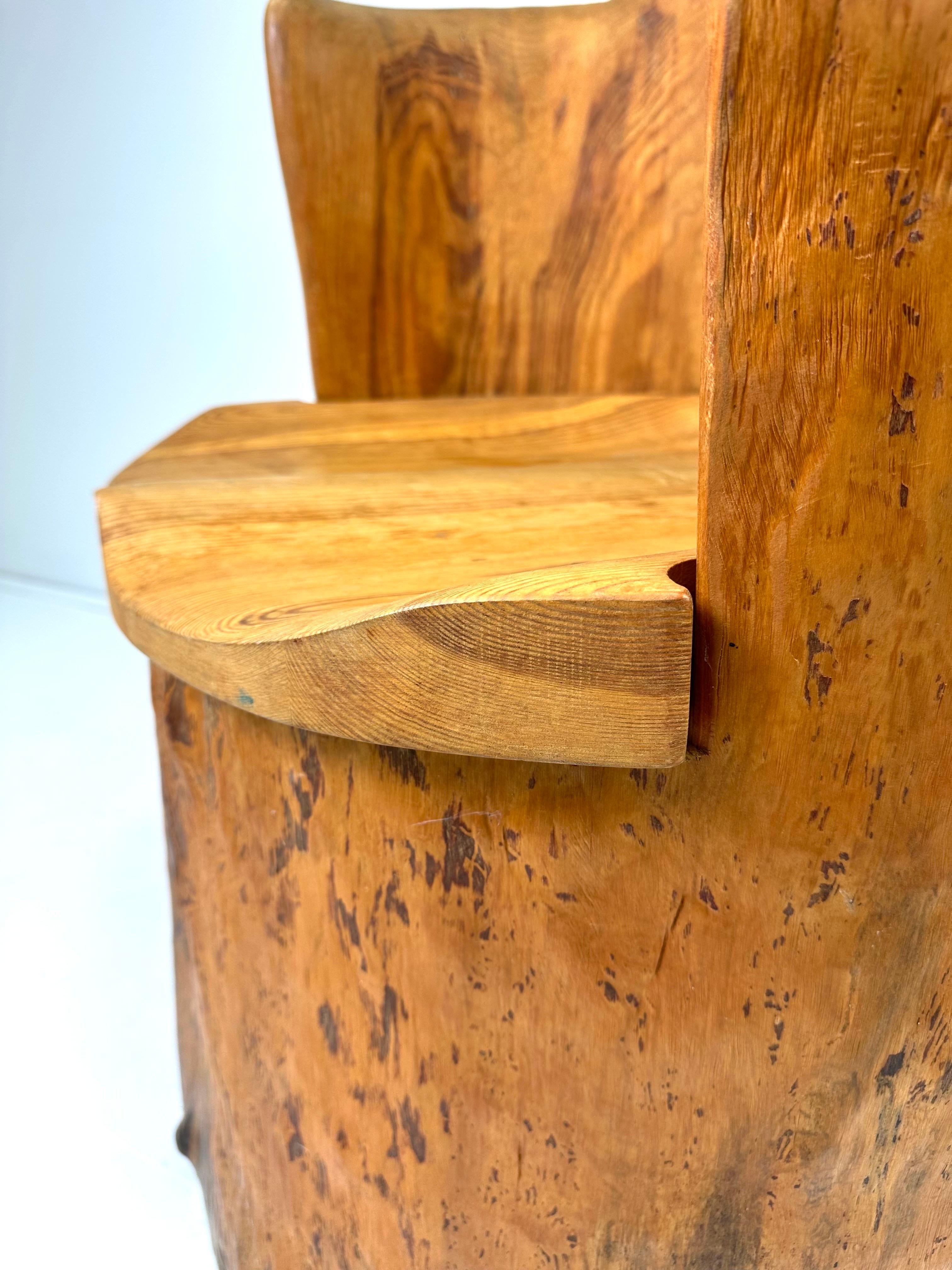 Suédois Chaise Kubbestol Pine du 20ème siècle. La Suède. en vente