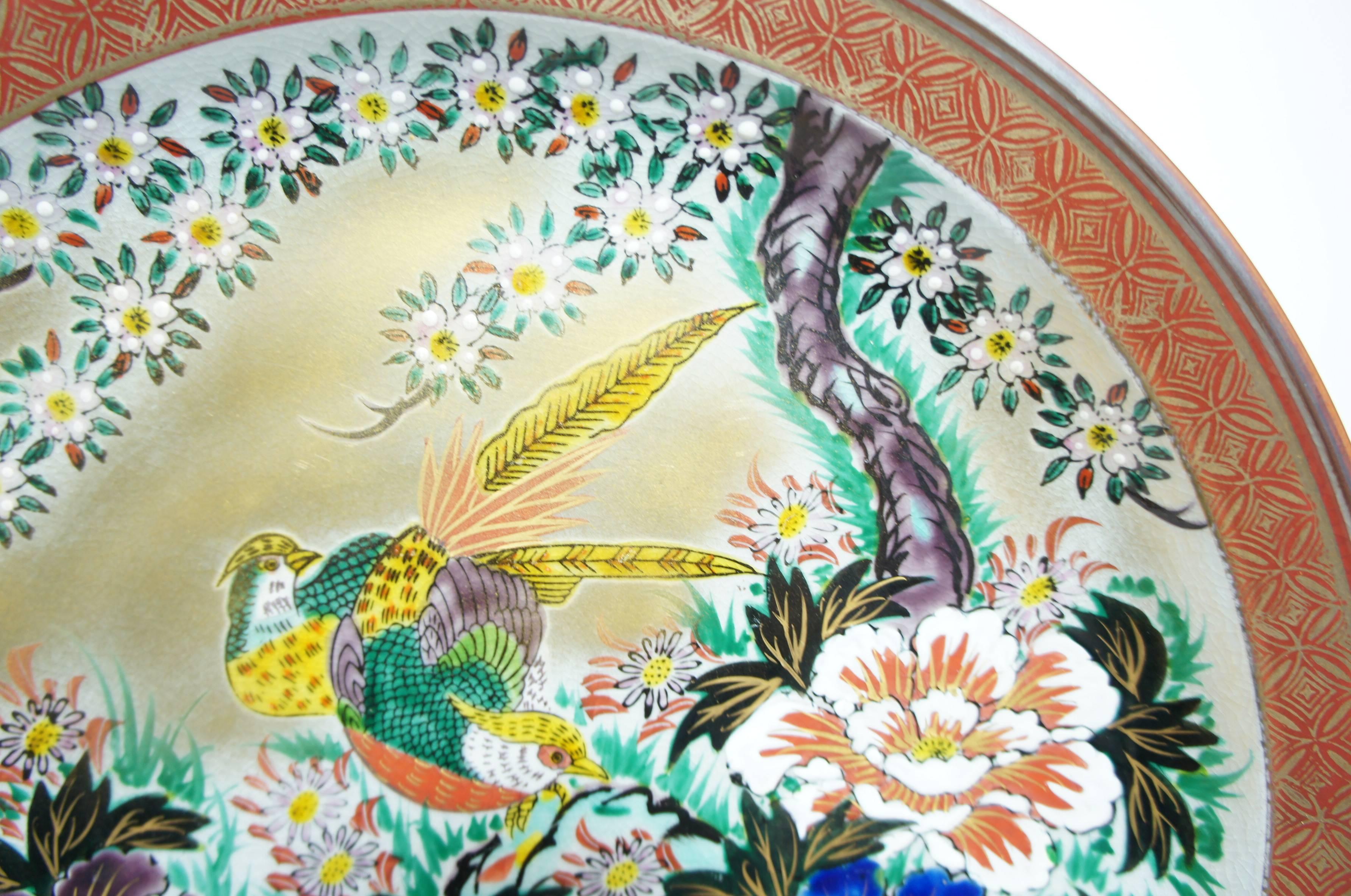 Japanese Peony and Birds Painting on Porcelain Kutani Large Plate, 1950s In Excellent Condition For Sale In Paris, FR