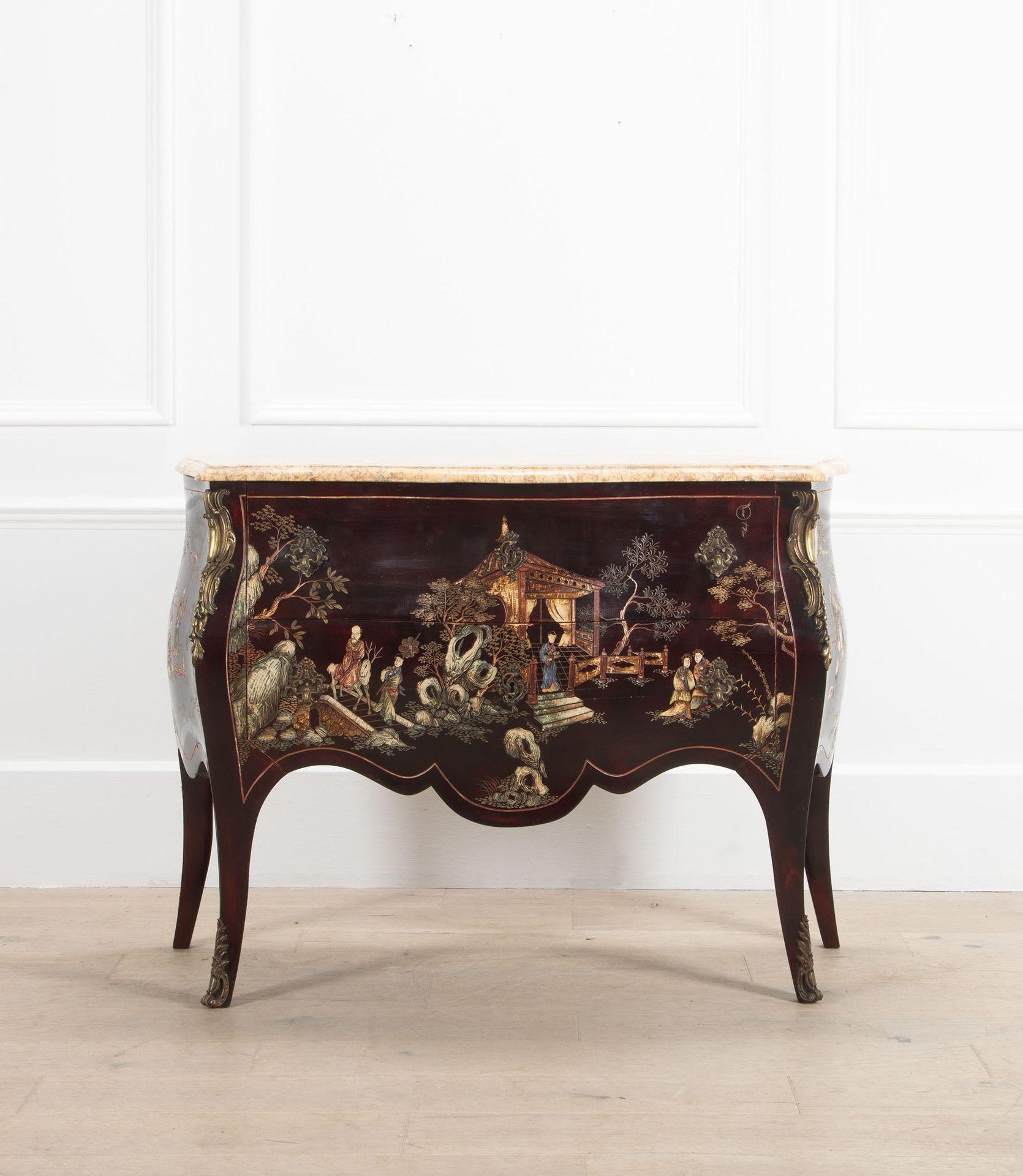 A fabulous French mid 20th Century lacquered bombe commode with marble top.

In stunning condition.