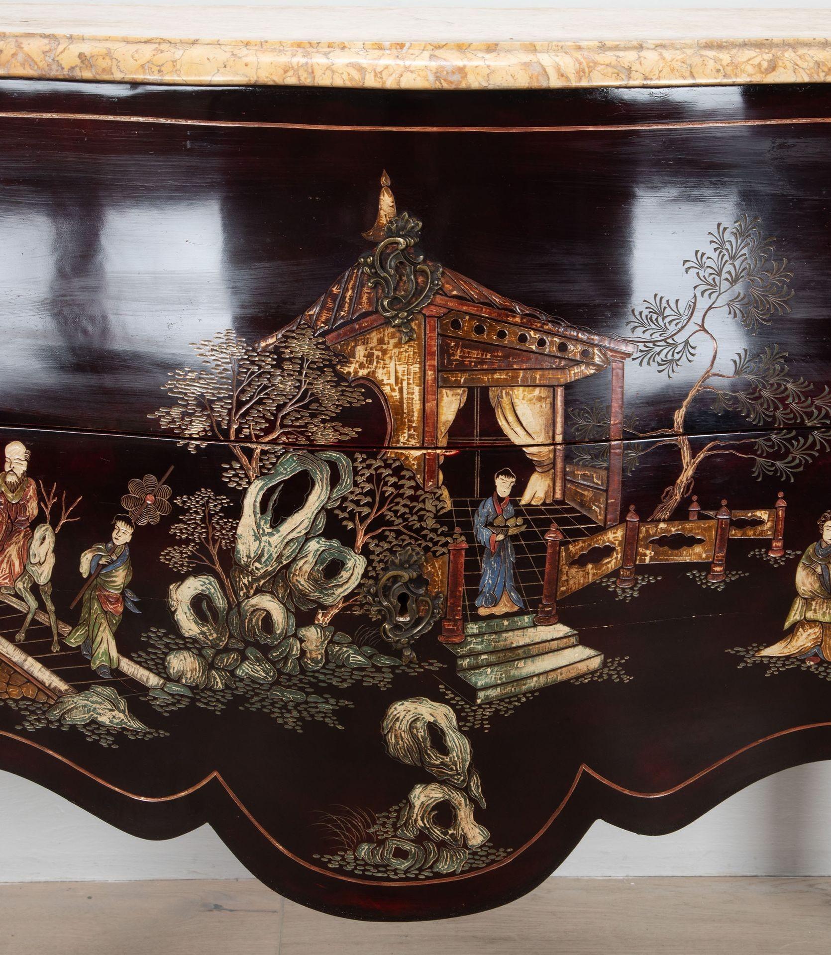 20th Century Lacquer Bombe Commode For Sale 3