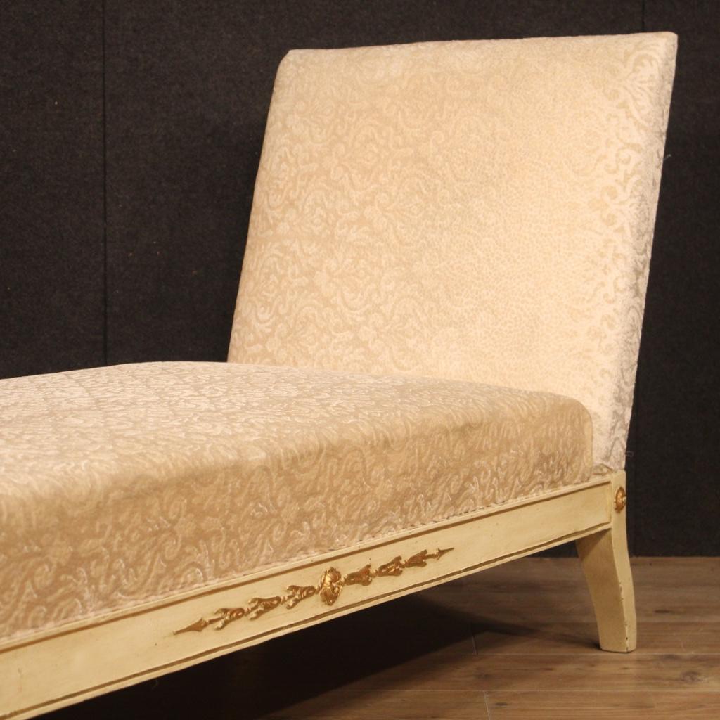 20th Century Lacquered and Giltwood Italian Louis XVI Style Chaise Lounge, 1960 In Good Condition In Vicoforte, Piedmont