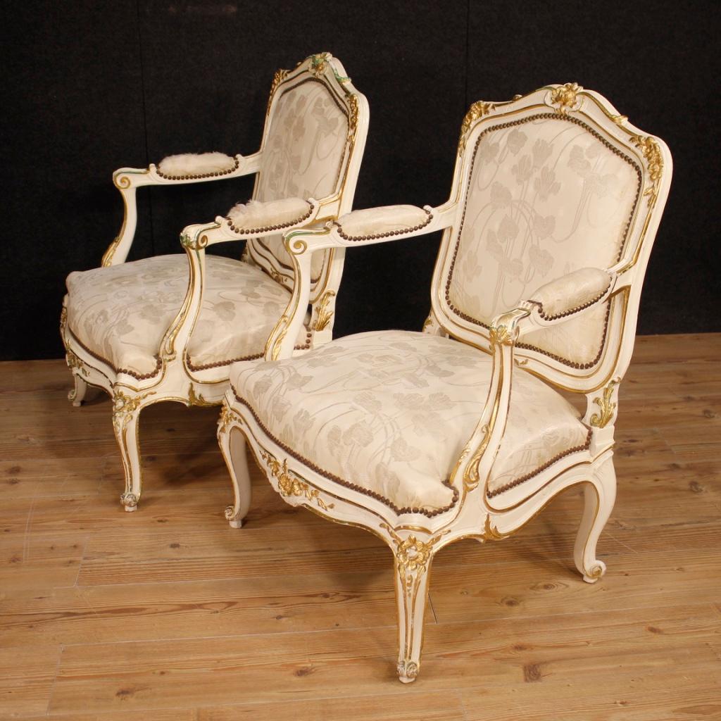Pair of French armchairs from 20th century. Furniture in richly carved and gilded wood of beautiful size and great impact. Living room armchairs with padding in good condition. Seat height 41 cm. Fabric-covered armchairs with different signs of
