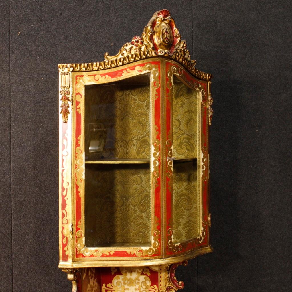 20th Century Lacquered and Giltwood Italian Corner Cupboard, 1960 In Good Condition In Vicoforte, Piedmont