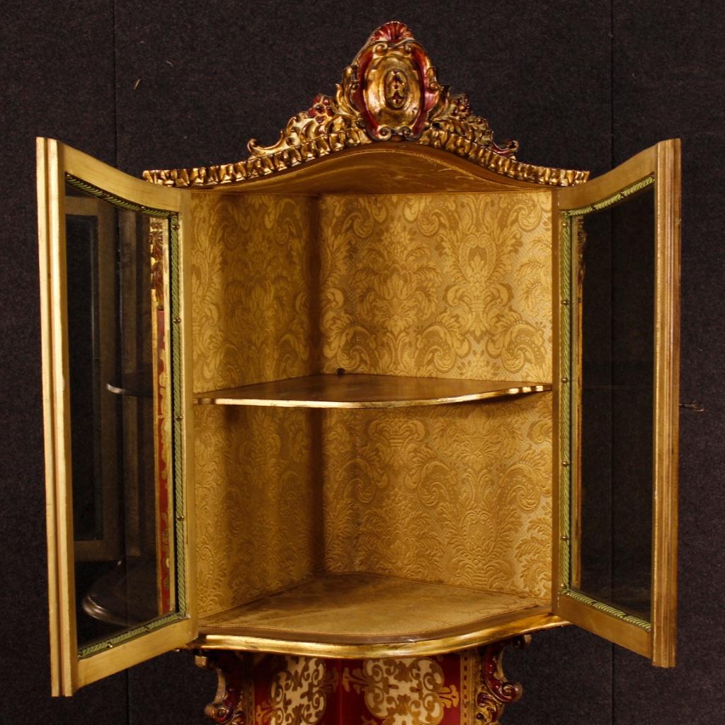 20th Century Lacquered and Giltwood Italian Corner Cupboard, 1960 2