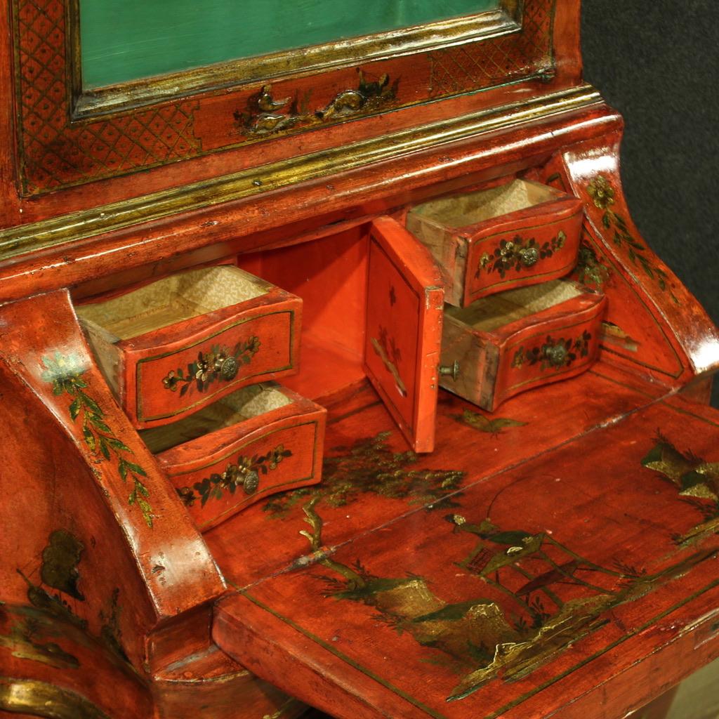 Mid-20th Century 20th Century Lacquered and Gold Chinoiserie Wood Venetian Trumeau Desk, 1940 in vendita