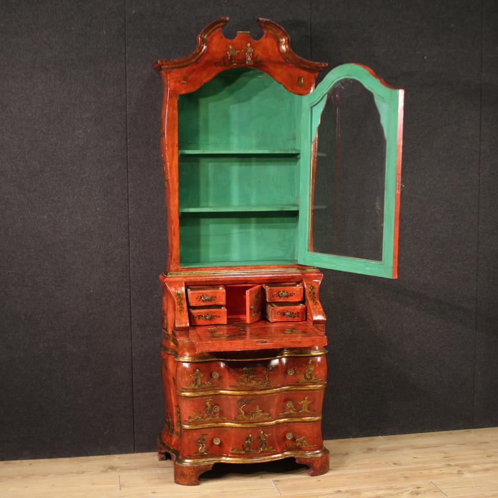 Legno 20th Century Lacquered and Gold Chinoiserie Wood Venetian Trumeau Desk, 1940 in vendita