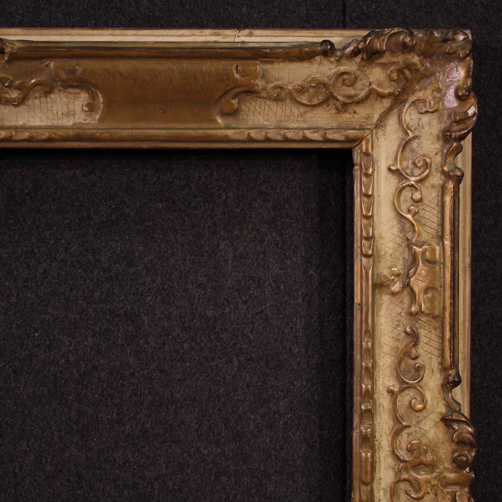 20e siècle Cadre italien en bois laqué et doré et en plâtre, 1950 en vente 9