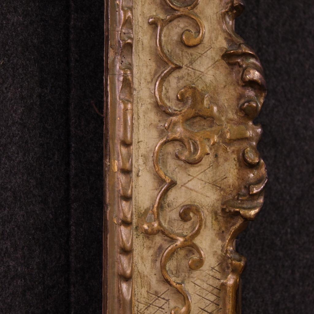 20e siècle Cadre italien en bois laqué et doré et en plâtre, 1950 en vente 2