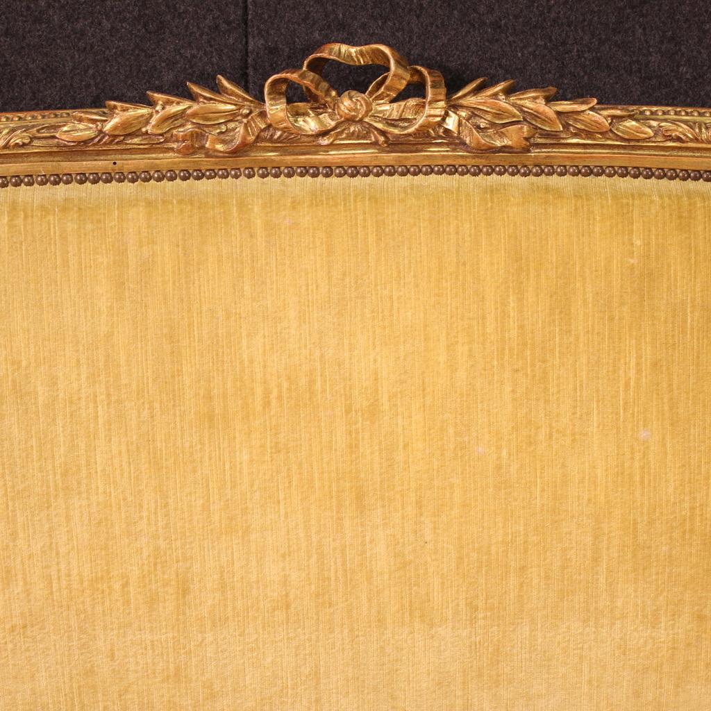 20. Jahrhundert Lackiert und Gold Holz und Samt Italienisch Louis XVI Stil Bett 1950 im Angebot 3