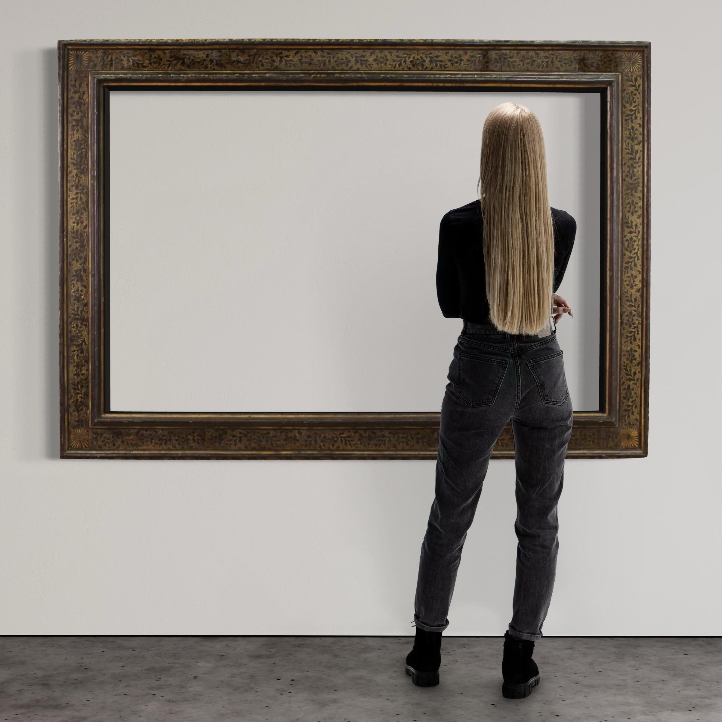 Great Tuscan frame from the first half of the 20th century. Carved, lacquered, gilded, and chiseled wood of fabulous quality and attractive decoration. The frame can hold a painting or mirror with the following maximum dimensions: H 111 x W 169 cm