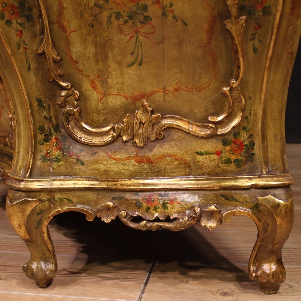 Legno 20th Century Lacquered and Gold Wood Venetian Commode, 1950 in vendita