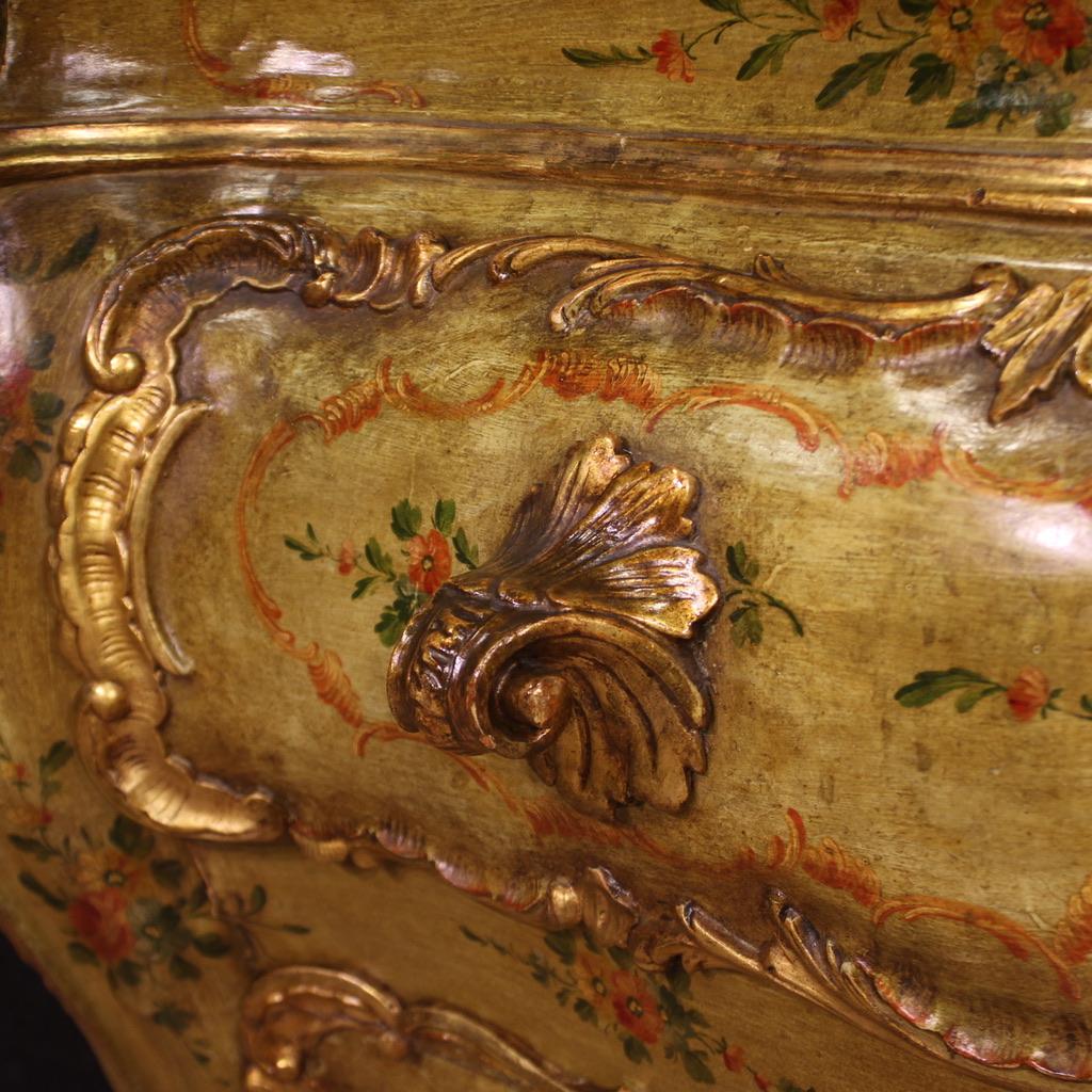 20th Century Lacquered and Gold Wood Venetian Commode, 1950 in vendita 3