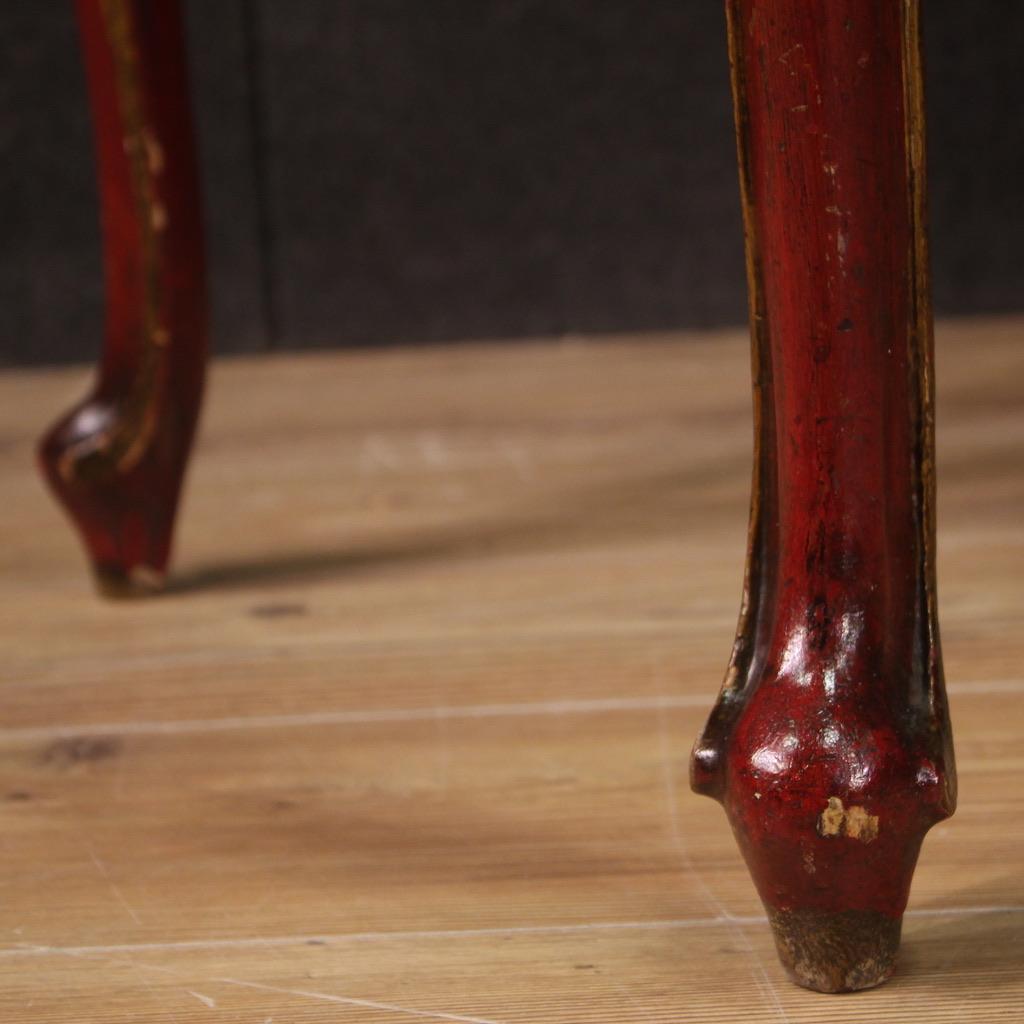 lackierter und handbemalter venezianischer Beistelltisch aus Holz des 20. Jahrhunderts, hohe Beine, 1950er Jahre im Angebot 4