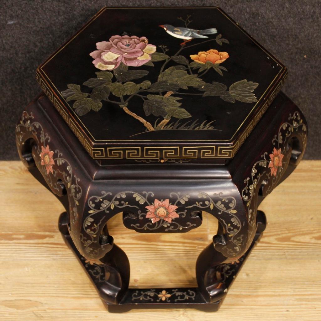 20th Century Lacquered and Painted Chinoiserie Wood French Side Table, 1970s In Good Condition For Sale In Vicoforte, Piedmont