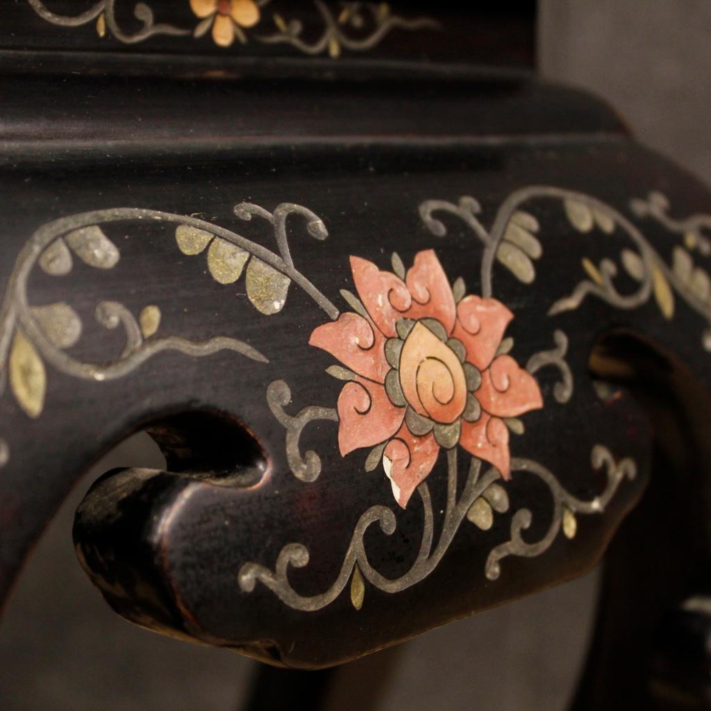 20th Century Lacquered and Painted Chinoiserie Wood French Side Table, 1970s For Sale 1