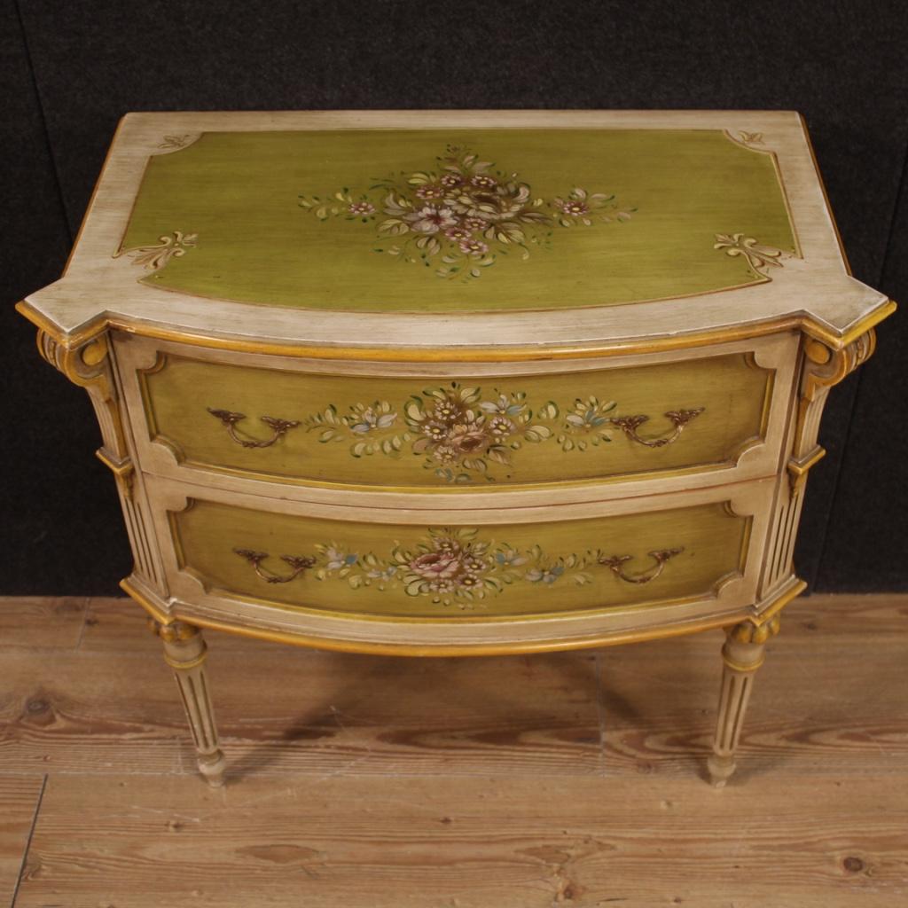 20th Century Lacquered and Painted Floral Decorations Wood Italian Commode, 1960s In Good Condition For Sale In Vicoforte, Piedmont