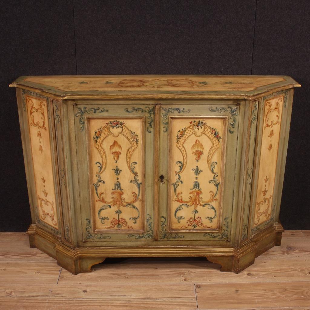 Venetian sideboard from the mid-20th century. Carved wooden furniture, richly lacquered and hand painted with very pleasant Louis XVI-style decorations. Sideboard with two doors of good capacity and service, lined internally with damask fabric in