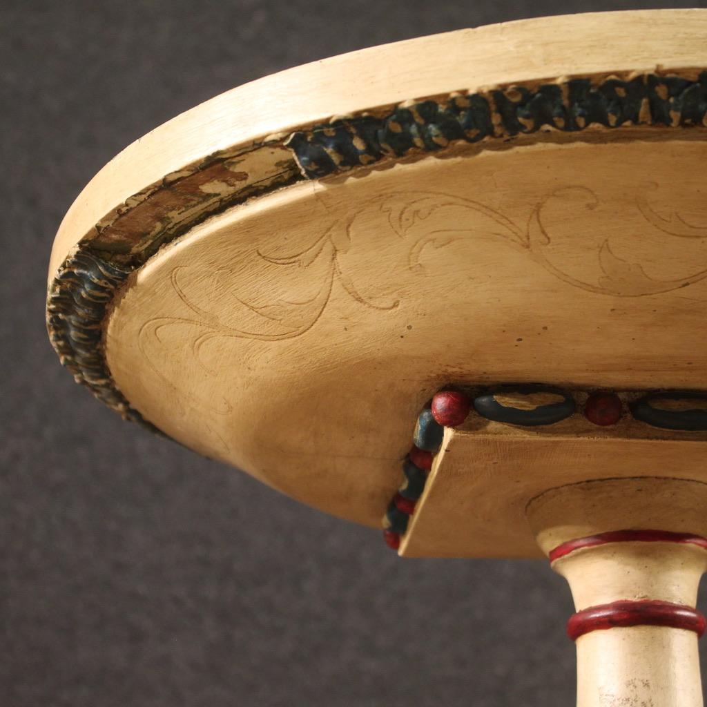 table d'appoint italienne en bois laqué et peint et en plâtre du 20e siècle en vente 4