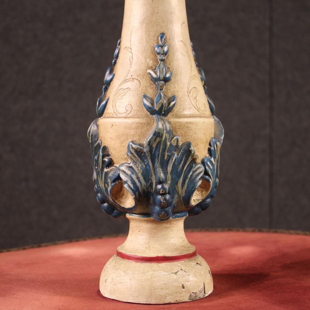 Mid-20th Century table d'appoint italienne en bois laqué et peint et en plâtre du 20e siècle en vente