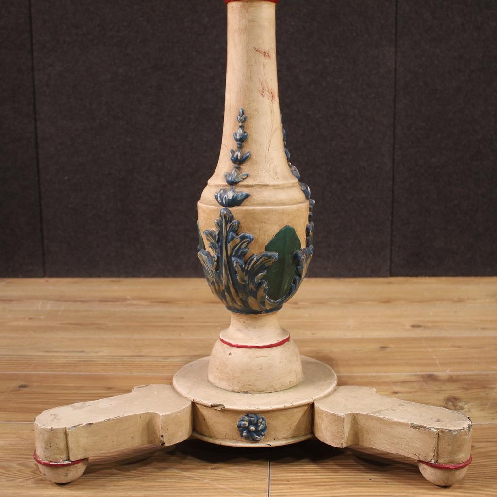Gesso table d'appoint italienne en bois laqué et peint et en plâtre du 20e siècle en vente