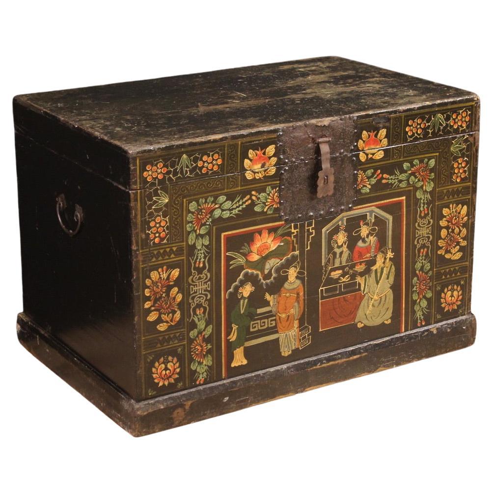 20th Century Lacquered and Painted Wood Chinese Oriental Chest, 1950s For Sale