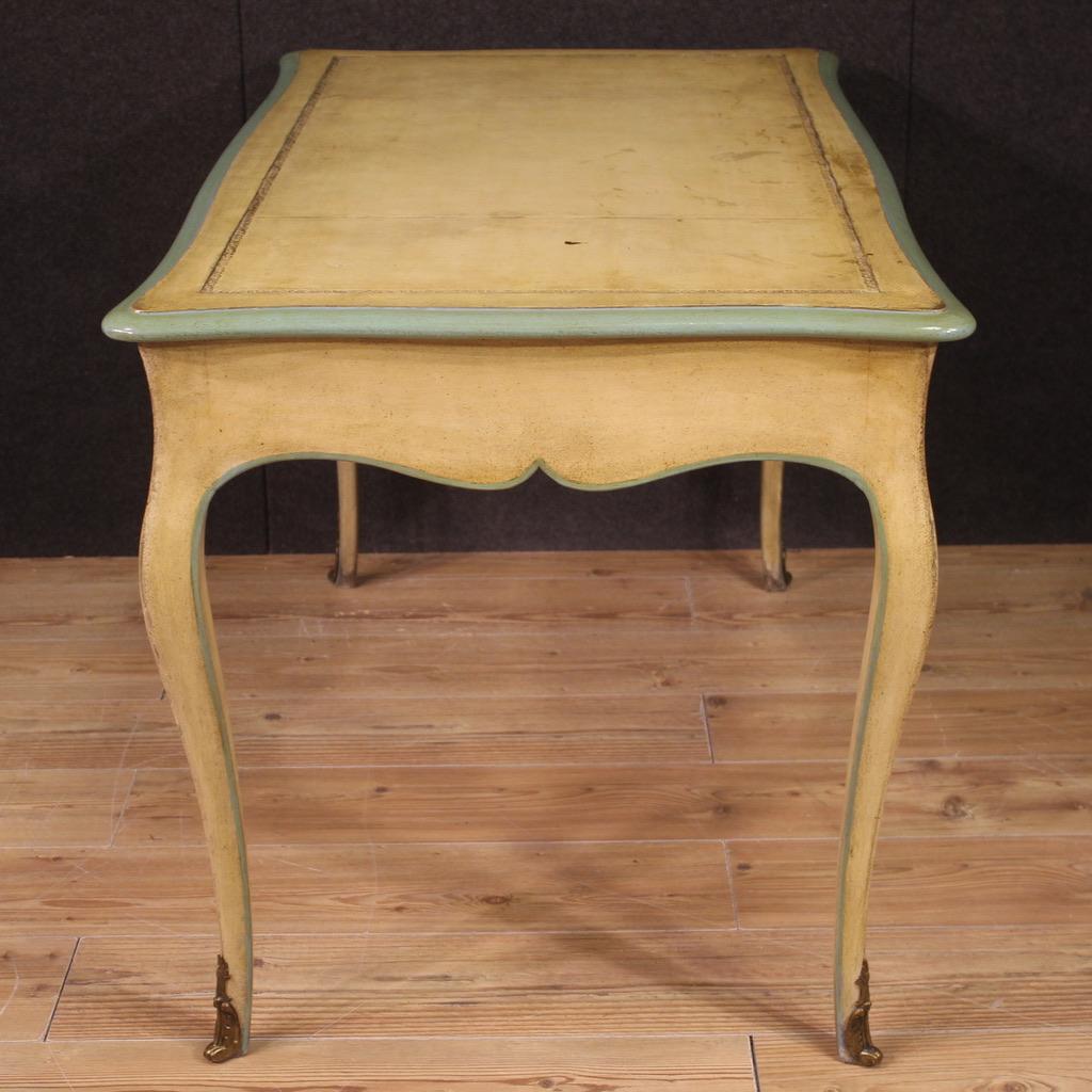 20th Century Lacquered and Painted Wood French Louis XV Style Writing Desk, 1950 In Good Condition For Sale In Vicoforte, Piedmont