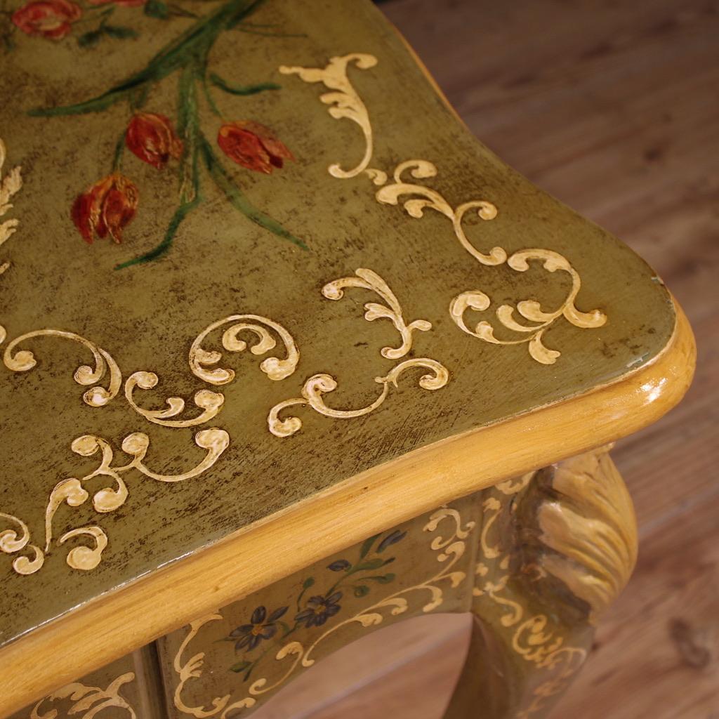 Scrittoio francese del XX secolo in legno laccato e dipinto, 1950 in vendita 4