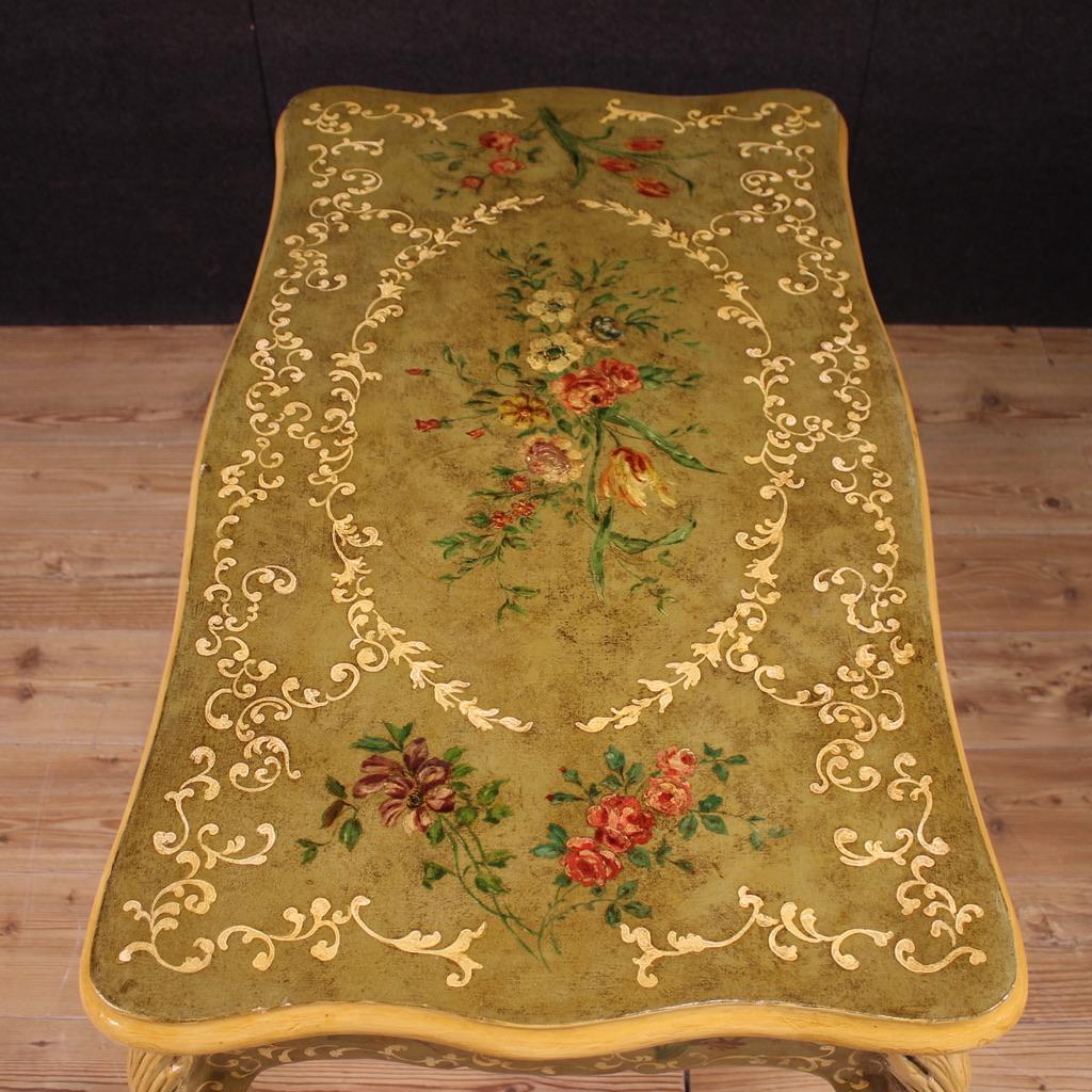 Scrittoio francese del XX secolo in legno laccato e dipinto, 1950 in vendita 2