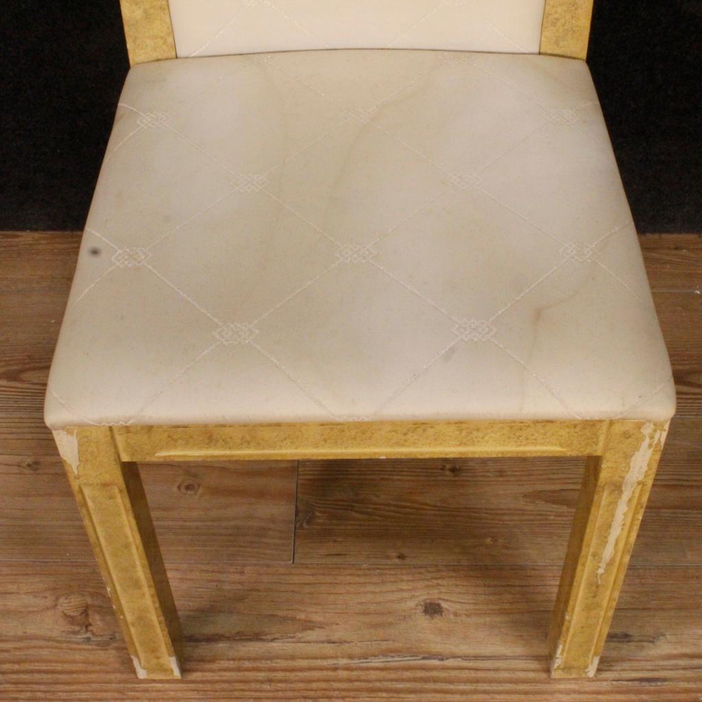 8 chaises italiennes du 20ème siècle en bois peint et tissu blanc, 1970 en vente 5