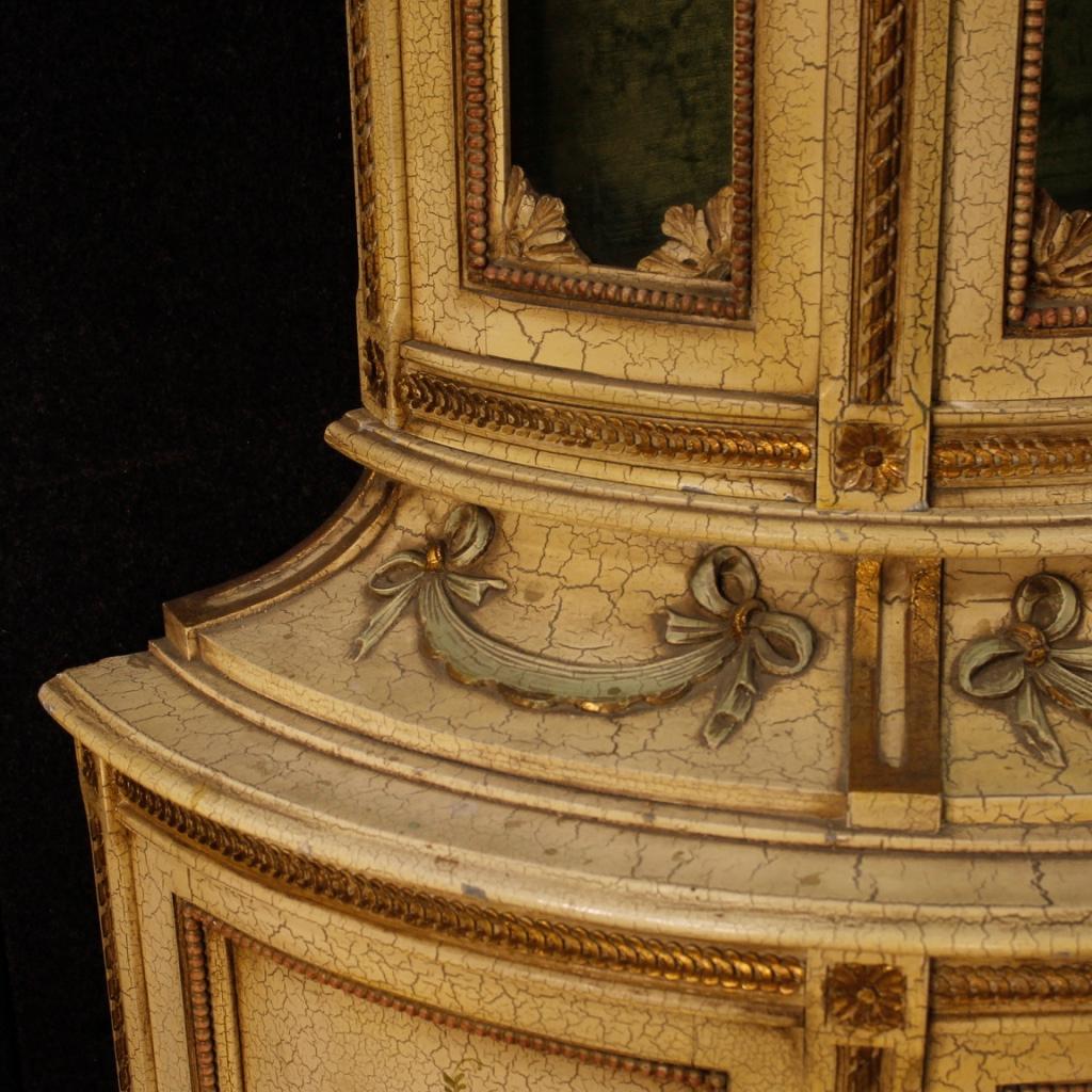 20th Century Lacquered and Painted Wood Italian Louis XVI Style Showcase, 1960 1