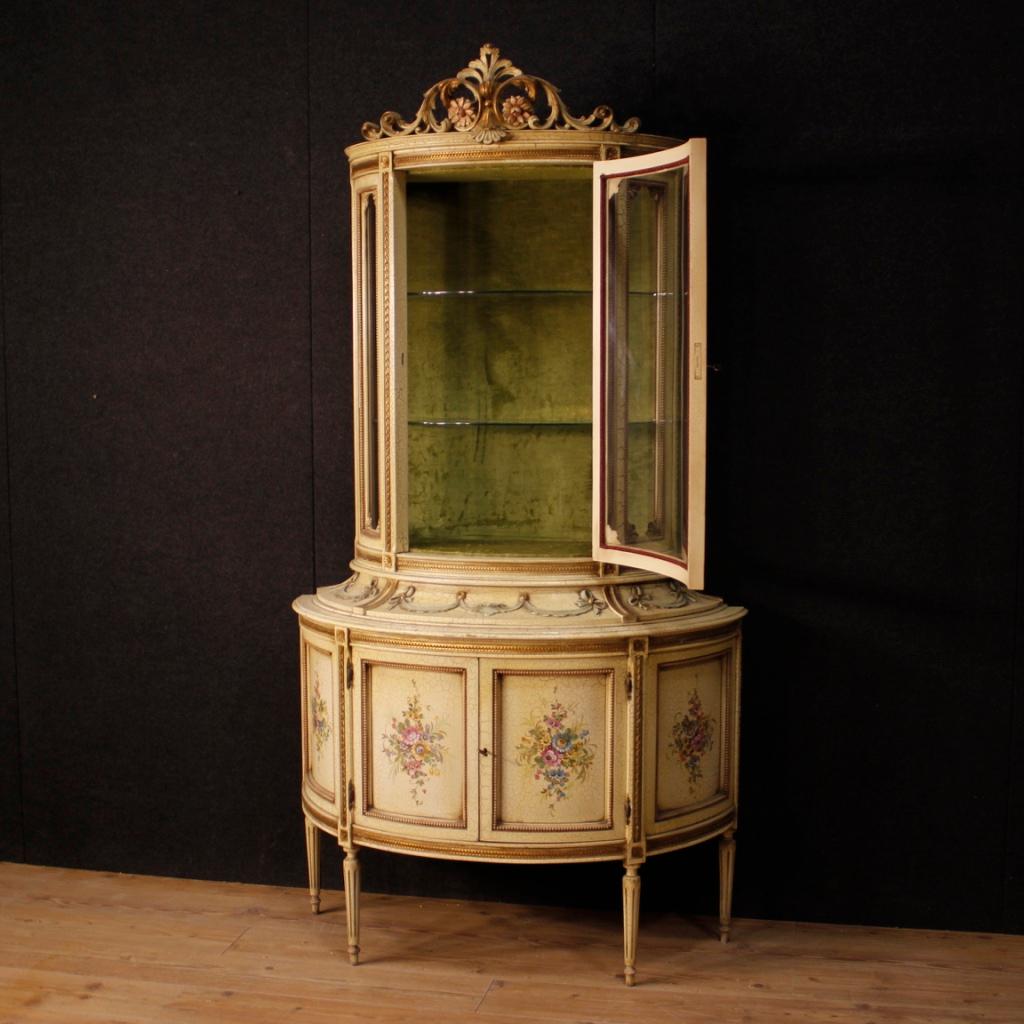 20th Century Lacquered and Painted Wood Italian Louis XVI Style Showcase, 1960 4