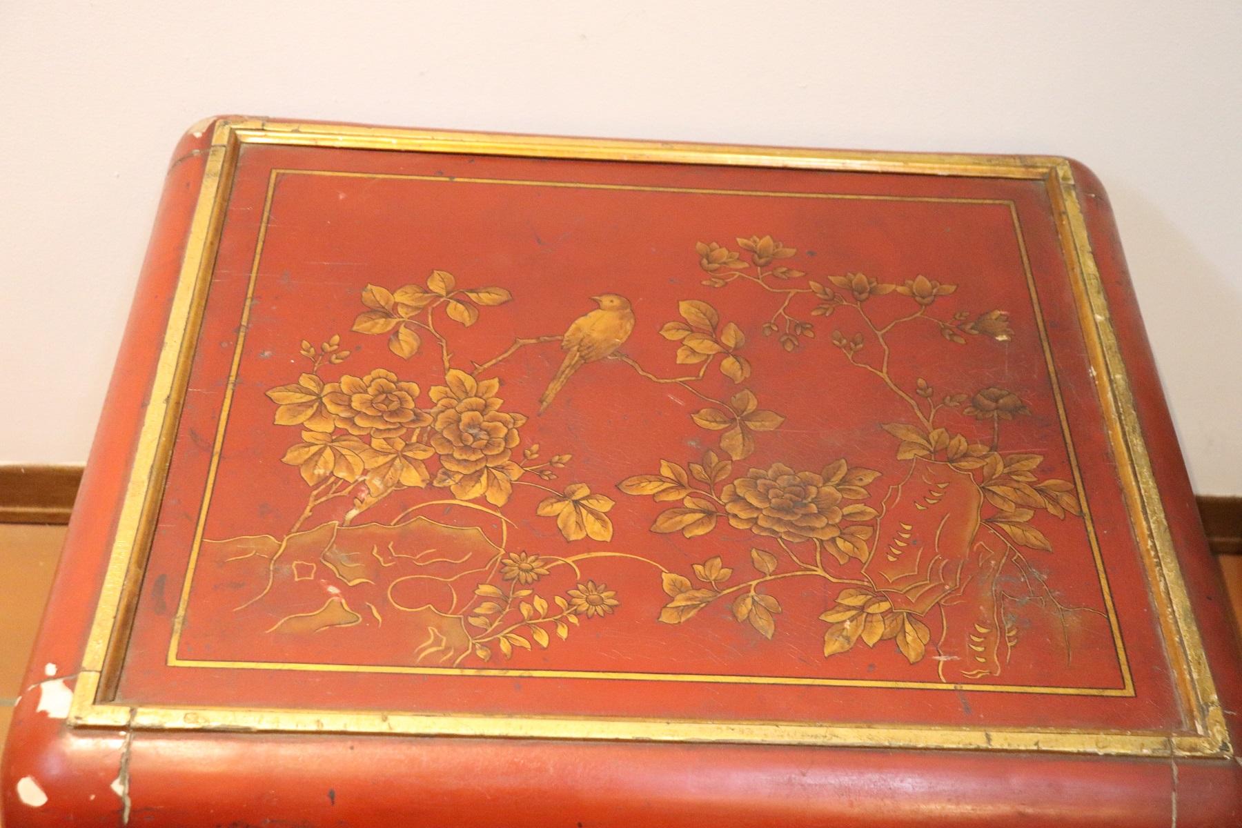 Rare and fine quality lacquered and painted wood Japanese side table or sofa table. The tables has a particular legs slender. Precious decoration in red lacquer and gold paintings in floral taste with birds. It can also be placed in the center of
