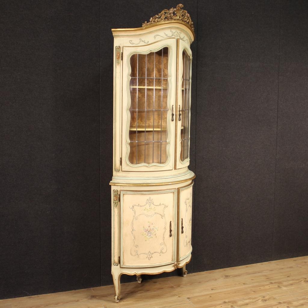 20th Century Lacquered and Painted Wood Venetian Corner Cabinet, 1970 In Fair Condition For Sale In Vicoforte, Piedmont
