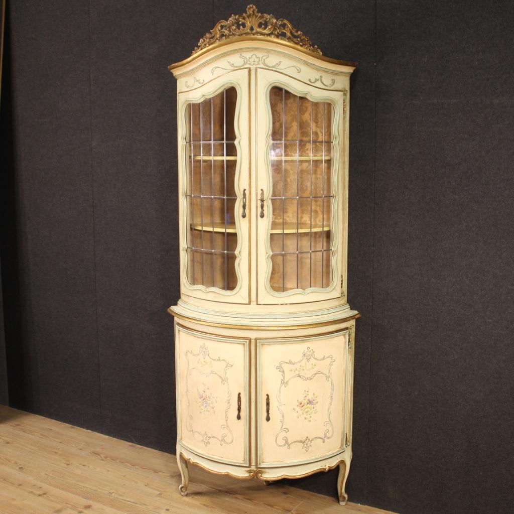 20th Century Lacquered and Painted Wood Venetian Corner Cabinet, 1970 For Sale 4
