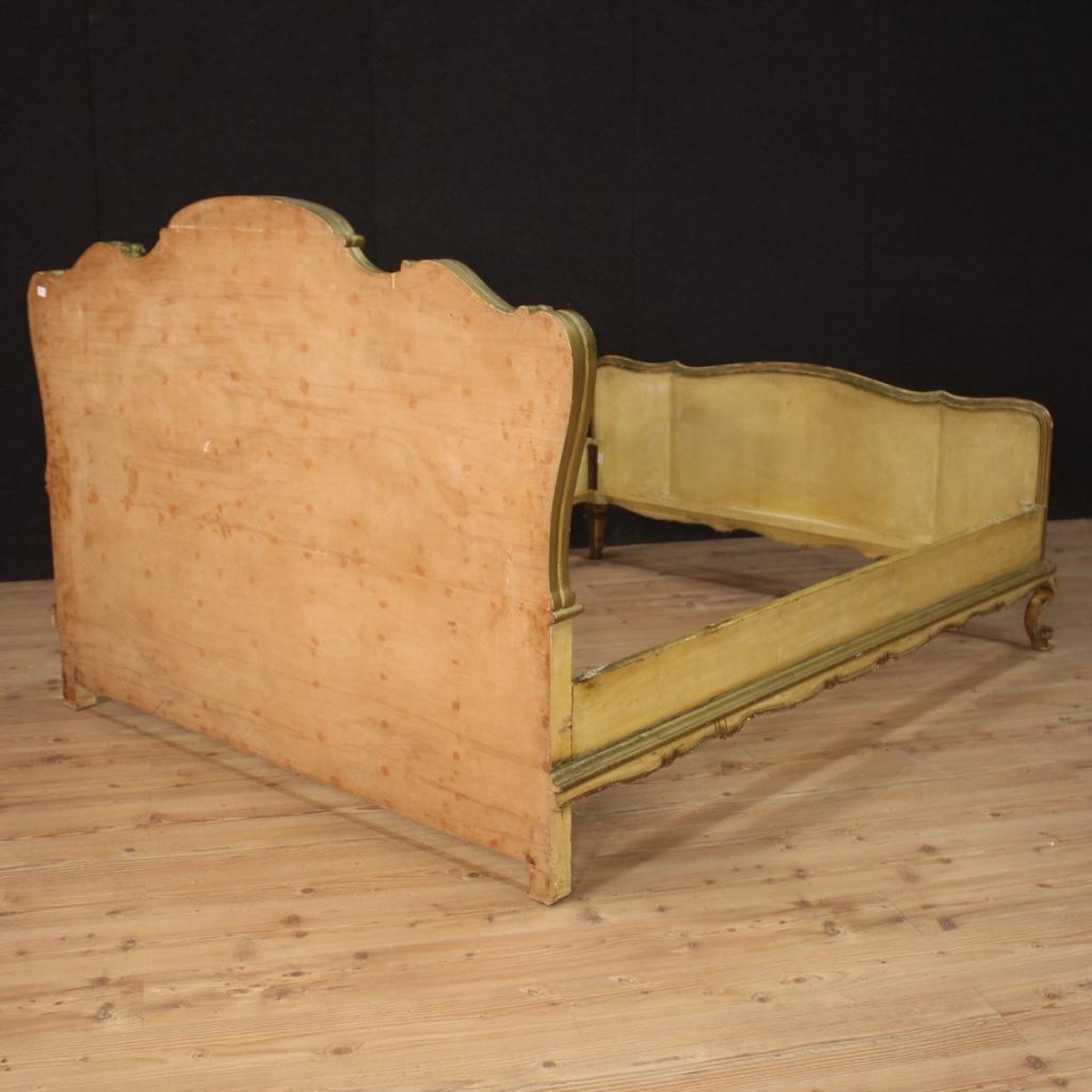Venezianisches Doppelbett aus lackiertem und bemaltem Holz des 20. Jahrhunderts, 1950 4