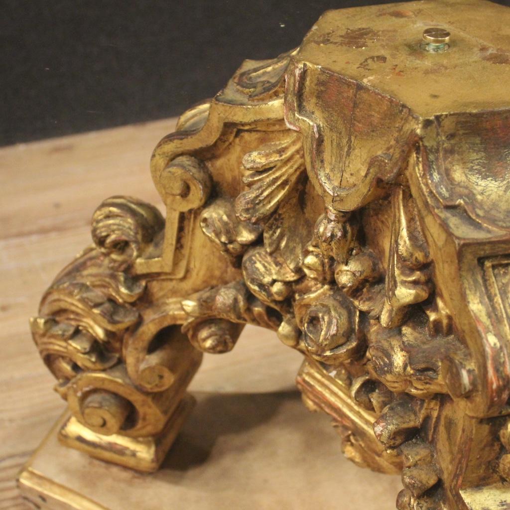 Mesa de centro italiana del siglo XX de madera lacada y pintada con tapa de cristal en venta 5