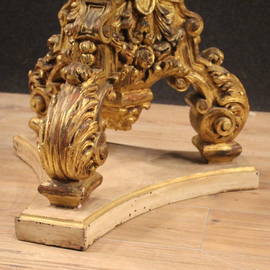 Mesa de centro italiana del siglo XX de madera lacada y pintada con tapa de cristal Italiano en venta