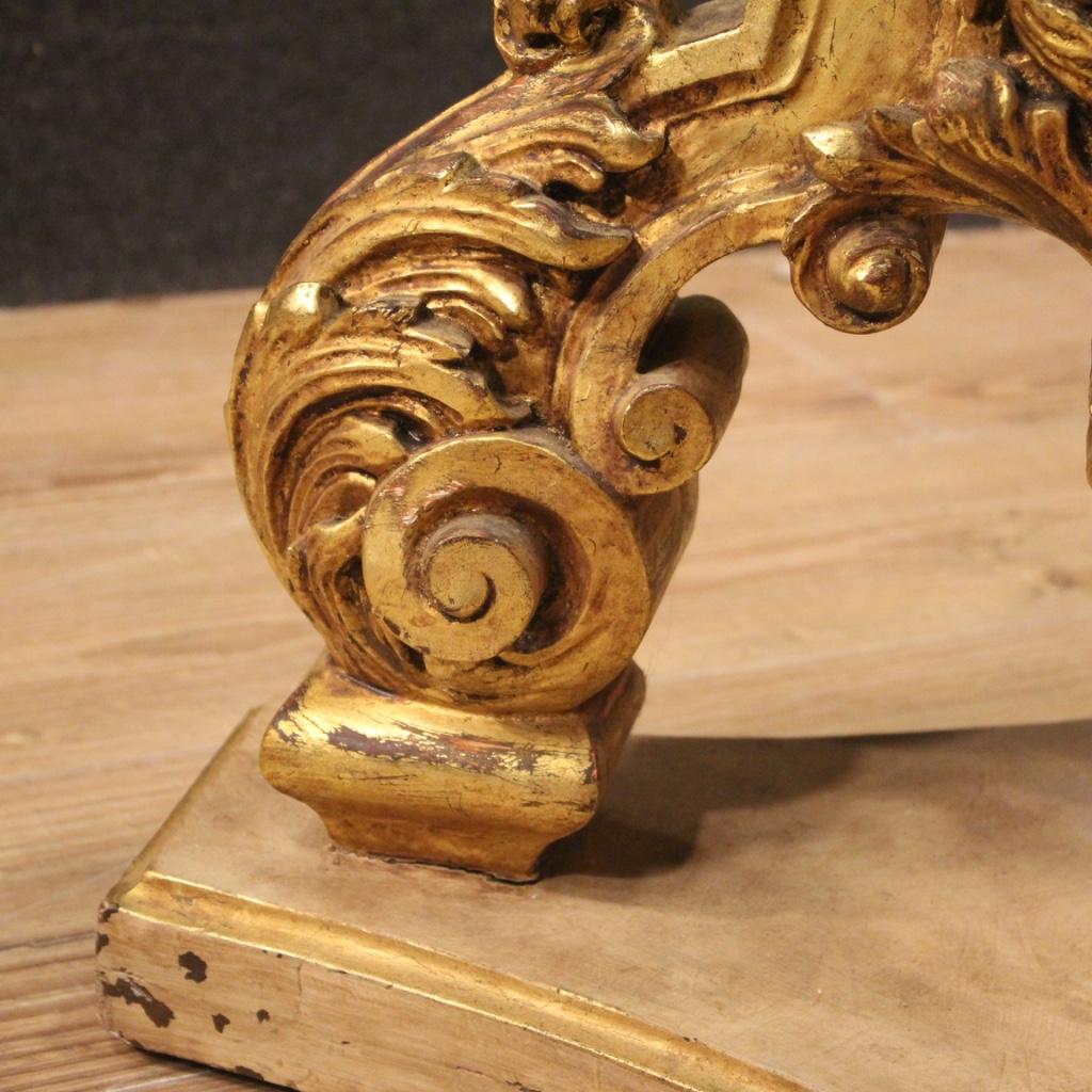 Mesa de centro italiana del siglo XX de madera lacada y pintada con tapa de cristal Cristal en venta