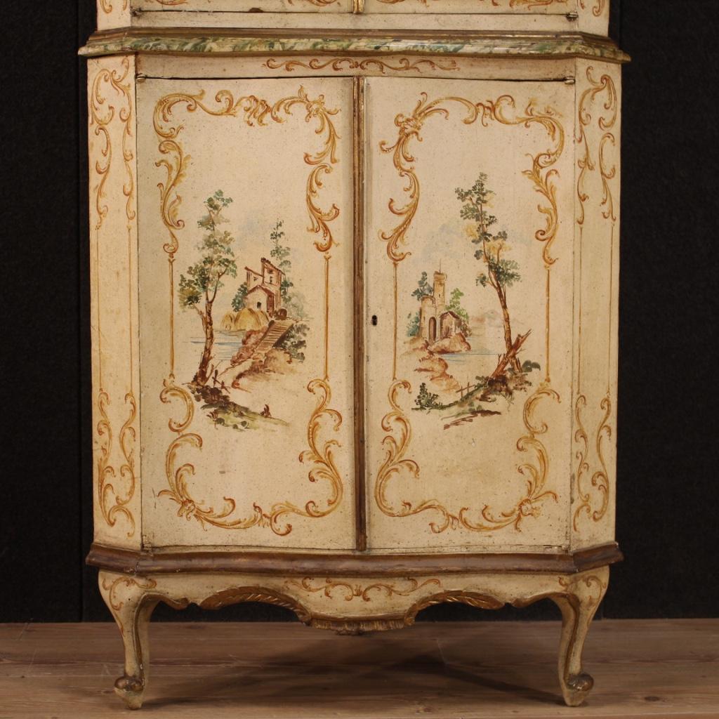 Venetian corner cabinet from 20th century. Double body cabinet in lacquered, gilded and hand painted wood. Corner cabinet equipped with two sideboard doors in the lower body, interior complete with fixed wooden shelf plus mirror on the base (see
