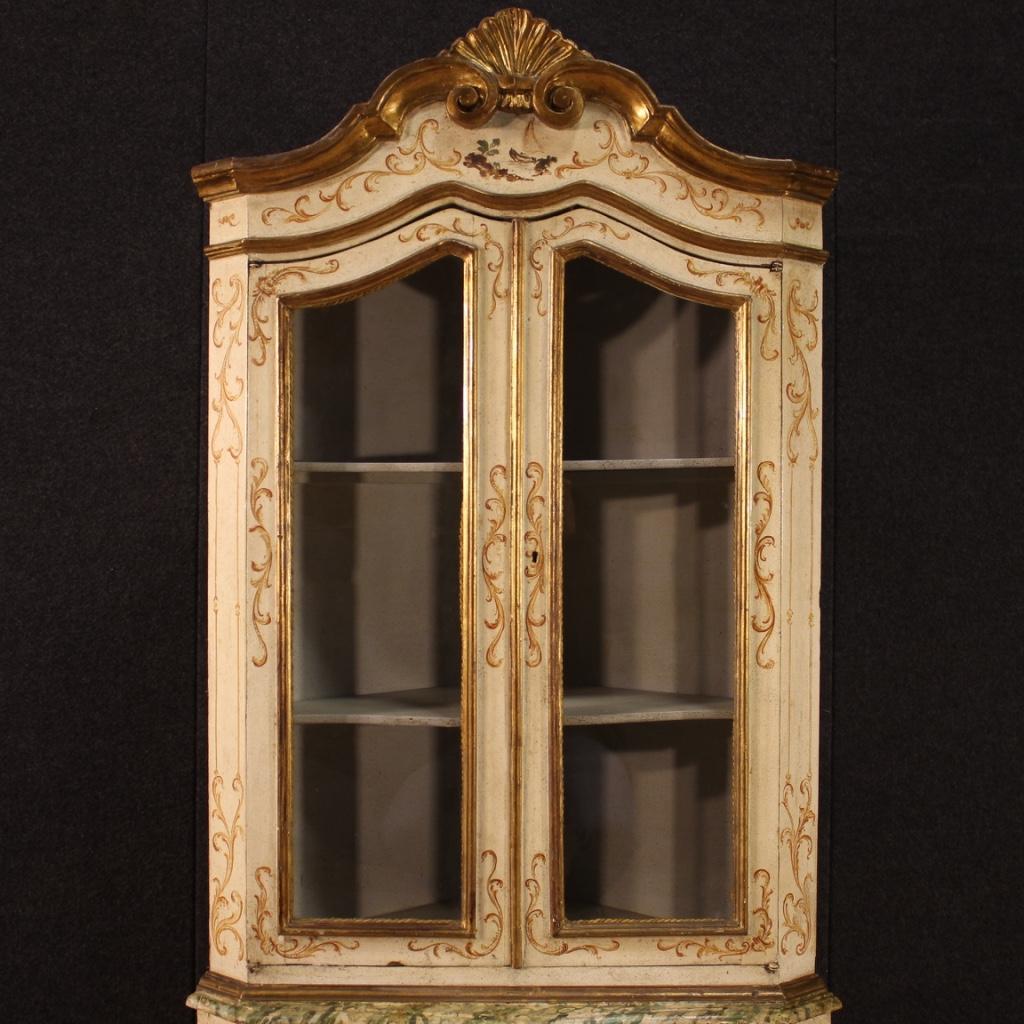 20th Century Lacquered Gilt Painted Wood Venetian Corner Cabinet, 1960 2