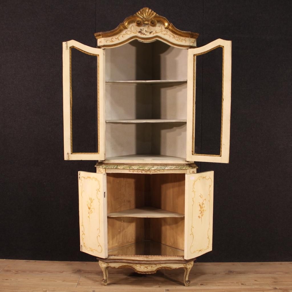 20th Century Lacquered Gilt Painted Wood Venetian Corner Cabinet, 1960 4