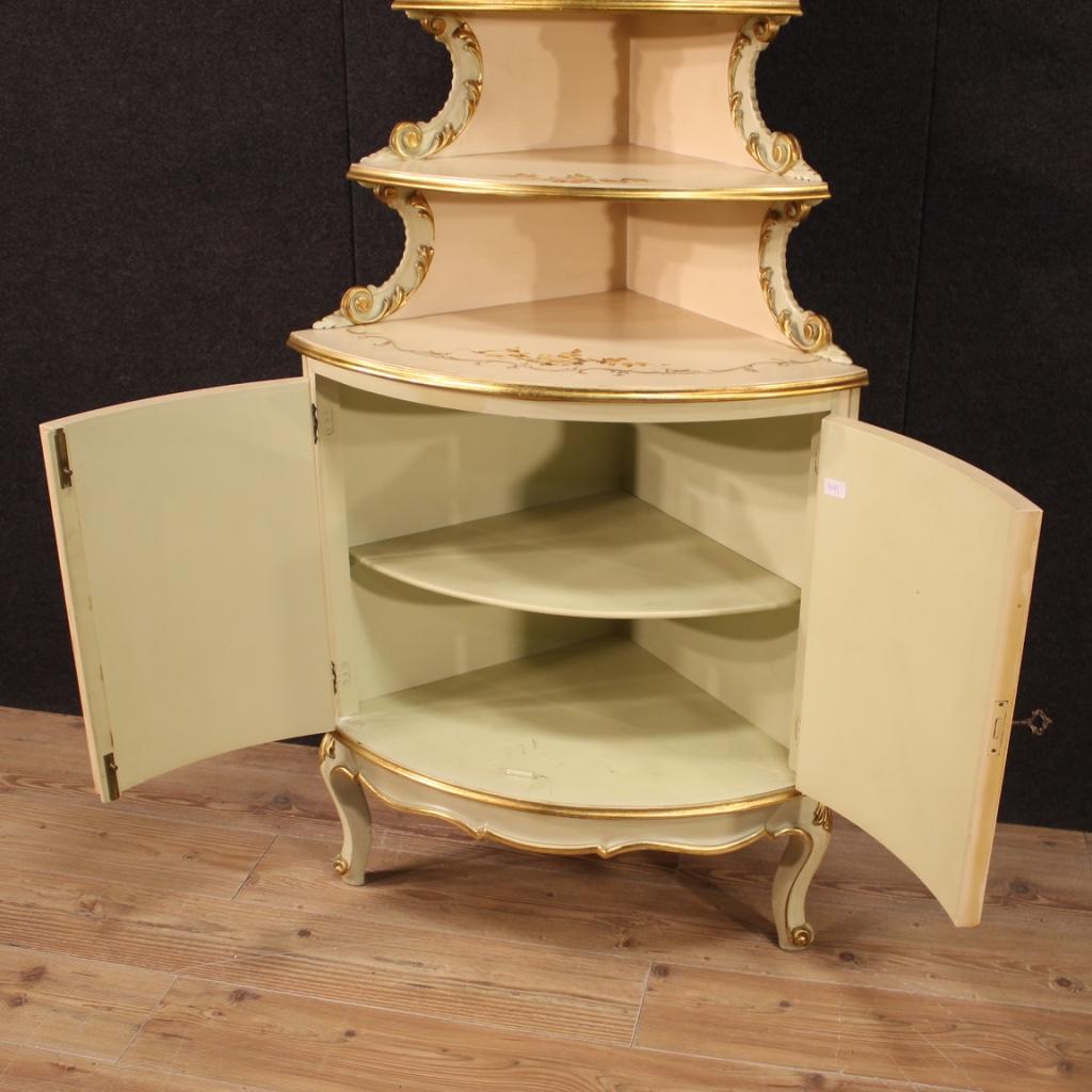 20th Century Lacquered Gold and Painted Wood Venetian Corner Cupboard, 1960 For Sale 3